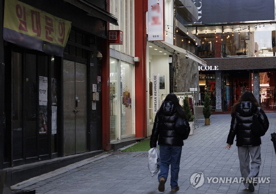 내수 부진에 찬바람 부는 서울 명동거리. [연합뉴스]